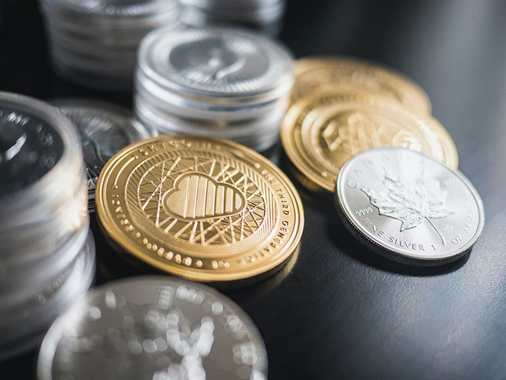 Inwestować w złote czy srebrne monety?